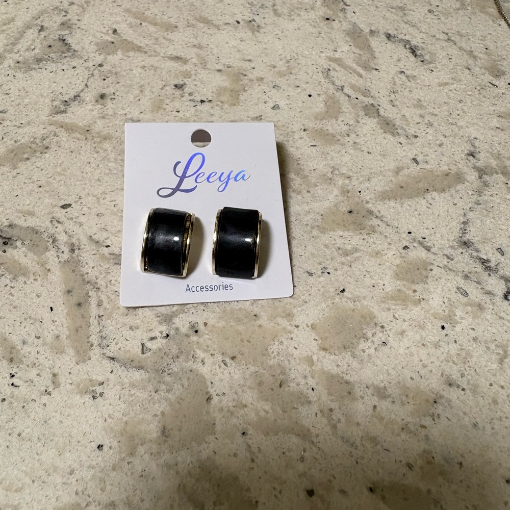 Leeya Black and Gold Earrings